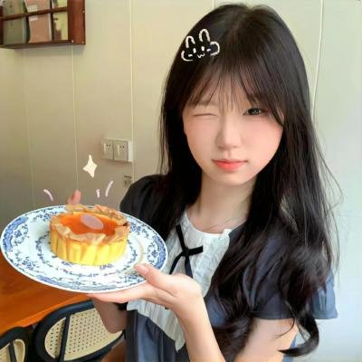 一个唱歌，另一个不唱歌